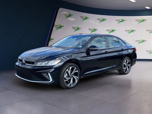 Used 2025 Volkswagen Jetta SEL image 2