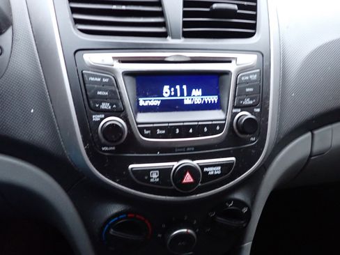 Used 2015 Hyundai Accent GLS image 31