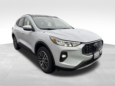 Used 2025 Ford Escape SE FWD image 8