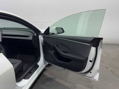 Used 2024 Tesla Model 3 Standard Range image 9