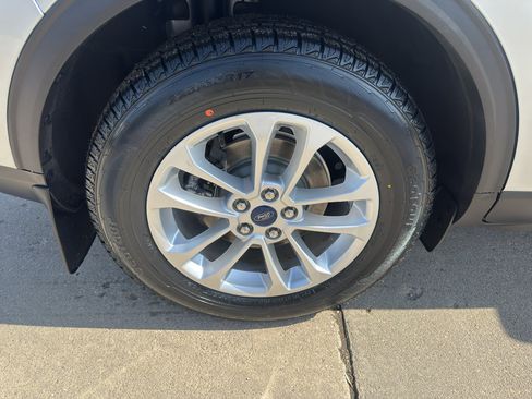 Used 2020 Ford Escape SE image 9