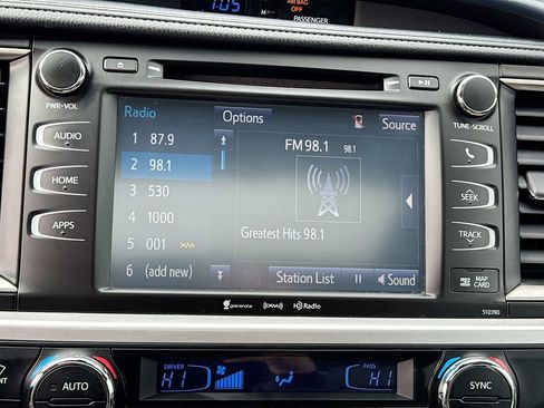 Used 2019 Toyota Highlander XLE image 12