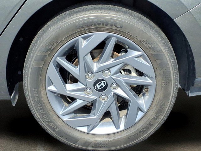 Used 2024 Hyundai Elantra SEL FWD image 9