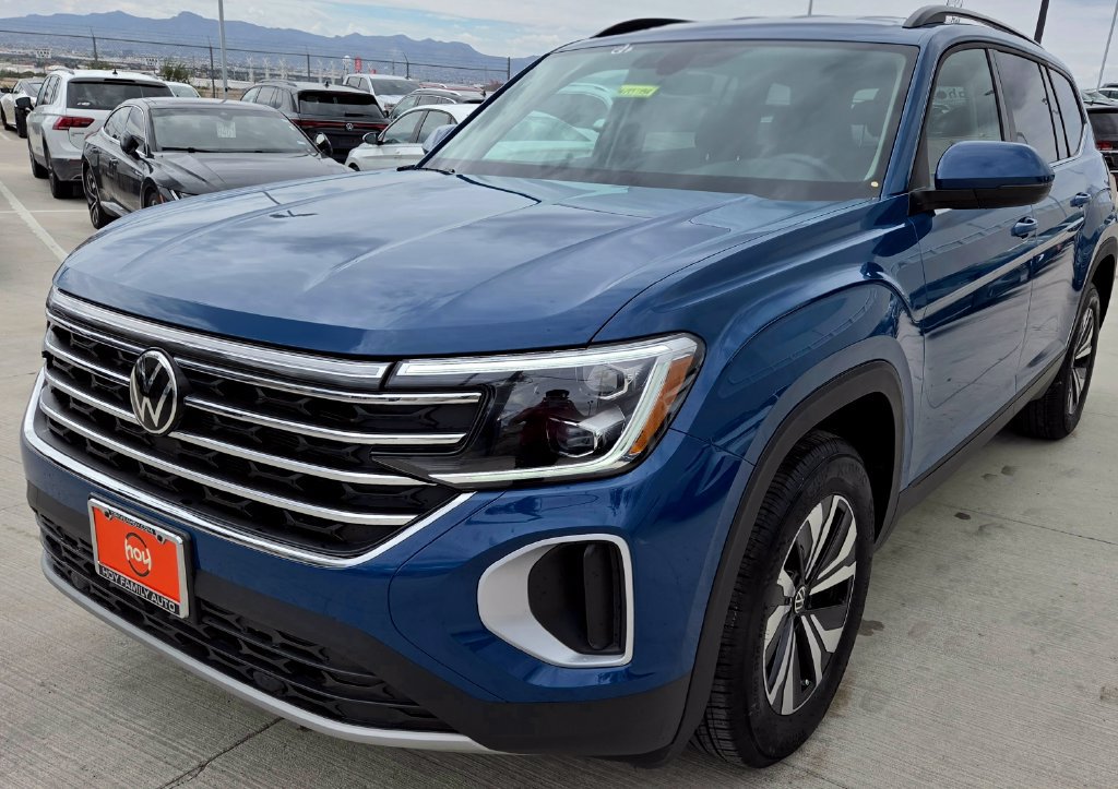 Certified 2026 Volkswagen Atlas SE FWD image 2