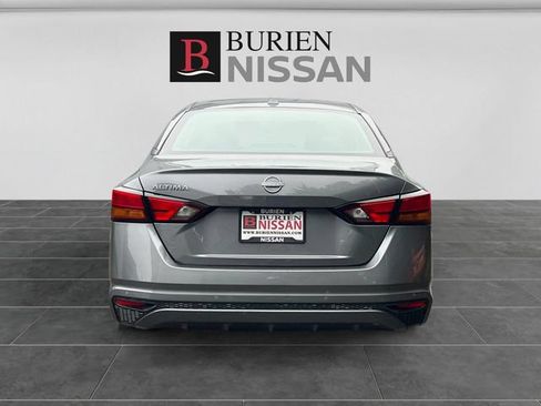 Used 2025 Nissan Altima 2.5 SV FWD image 4