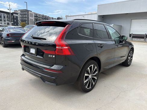 Used 2023 Volvo XC60 B5 Plus w/ Climate Package image 9