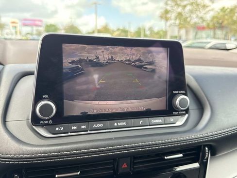 Certified 2023 Nissan Rogue SV FWD image 25