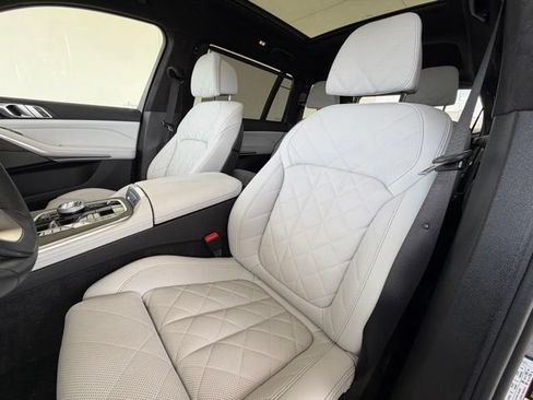 Used 2025 BMW X7 xDrive40i w/ Premium Package AWD/4WD image 23
