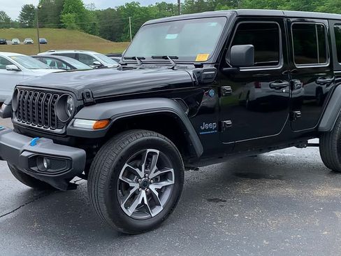 Used 2024 Jeep Wrangler Unlimited w/ Convenience Group AWD/4WD image 8