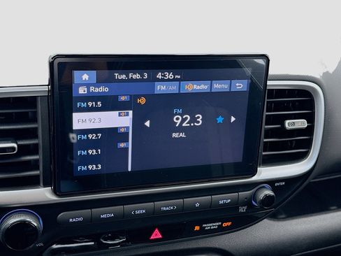 Used 2023 Hyundai Venue SEL image 11