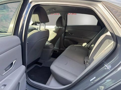 Used 2024 Hyundai Elantra SE FWD image 8