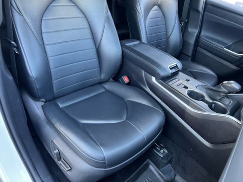 Used 2021 Toyota Highlander XLE AWD/4WD image 27