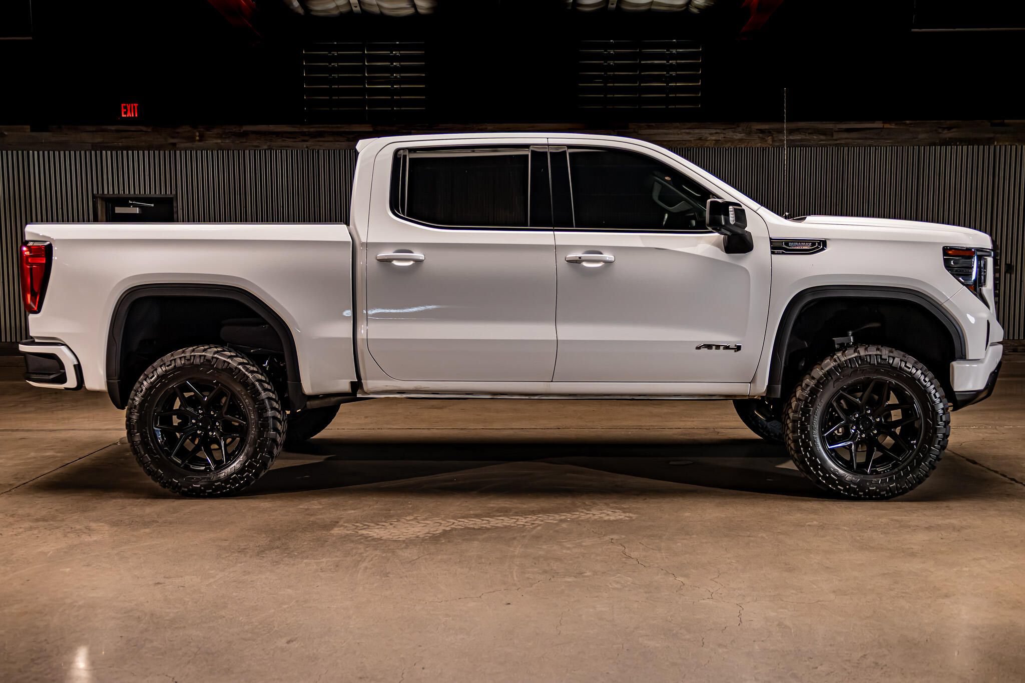 Used 2023 GMC Sierra 1500 AT4 w/ Technology Package AWD/4WD image 10