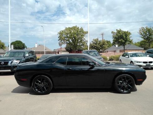 Used 2022 Dodge Challenger SXT w/ Blacktop Package RWD image 5