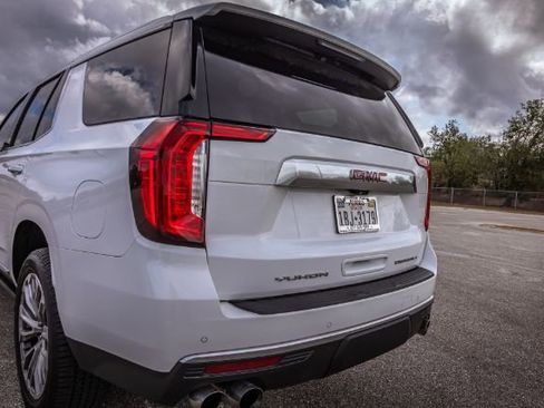 Used 2021 GMC Yukon Denali w/ Denali Premium Package image 15