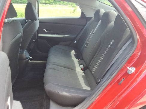 Used 2021 Hyundai Elantra SEL FWD image 30