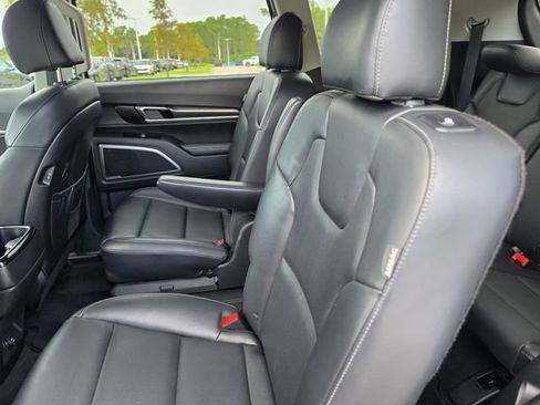Certified 2025 Kia Telluride S FWD image 12