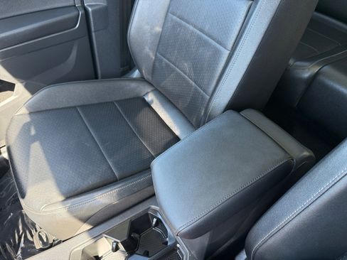 Used 2019 Volkswagen Tiguan SE AWD/4WD image 14