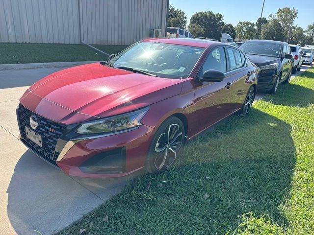 Used 2023 Nissan Altima 2.5 SR w/ SR Premium Package FWD image 1
