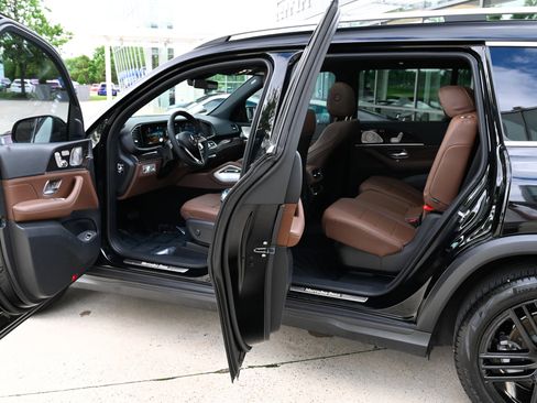 Used 2025 Mercedes-Benz GLS 450 4MATIC image 35