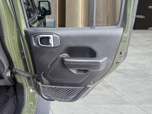 Used 2021 Jeep Gladiator Rubicon w/ Cold Weather Group image 31