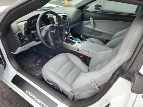 Used 2005 Chevrolet Corvette Coupe w/ Preferred Equipment Group RWD image 7