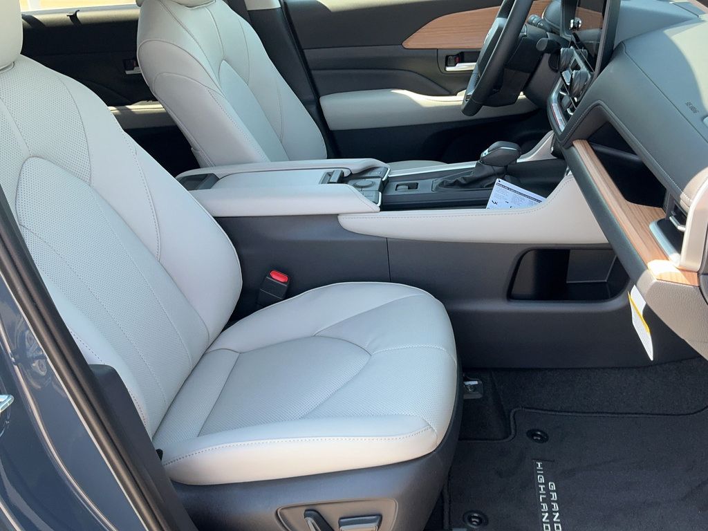 New 2026 Toyota Grand Highlander FWD image 16