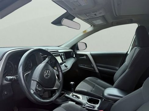 Used 2018 Toyota RAV4 XLE w/ Plus Extra Value Package AWD/4WD image 9