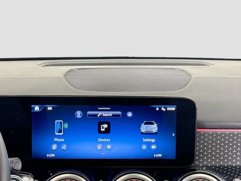 Used 2025 Mercedes-Benz GLB 250 image 24