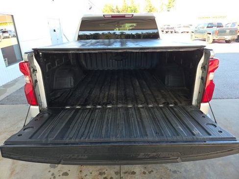 Used 2022 Chevrolet Silverado 1500 Custom Trail Boss w/ LPO, Dark Essentials Package AWD/4WD image 21