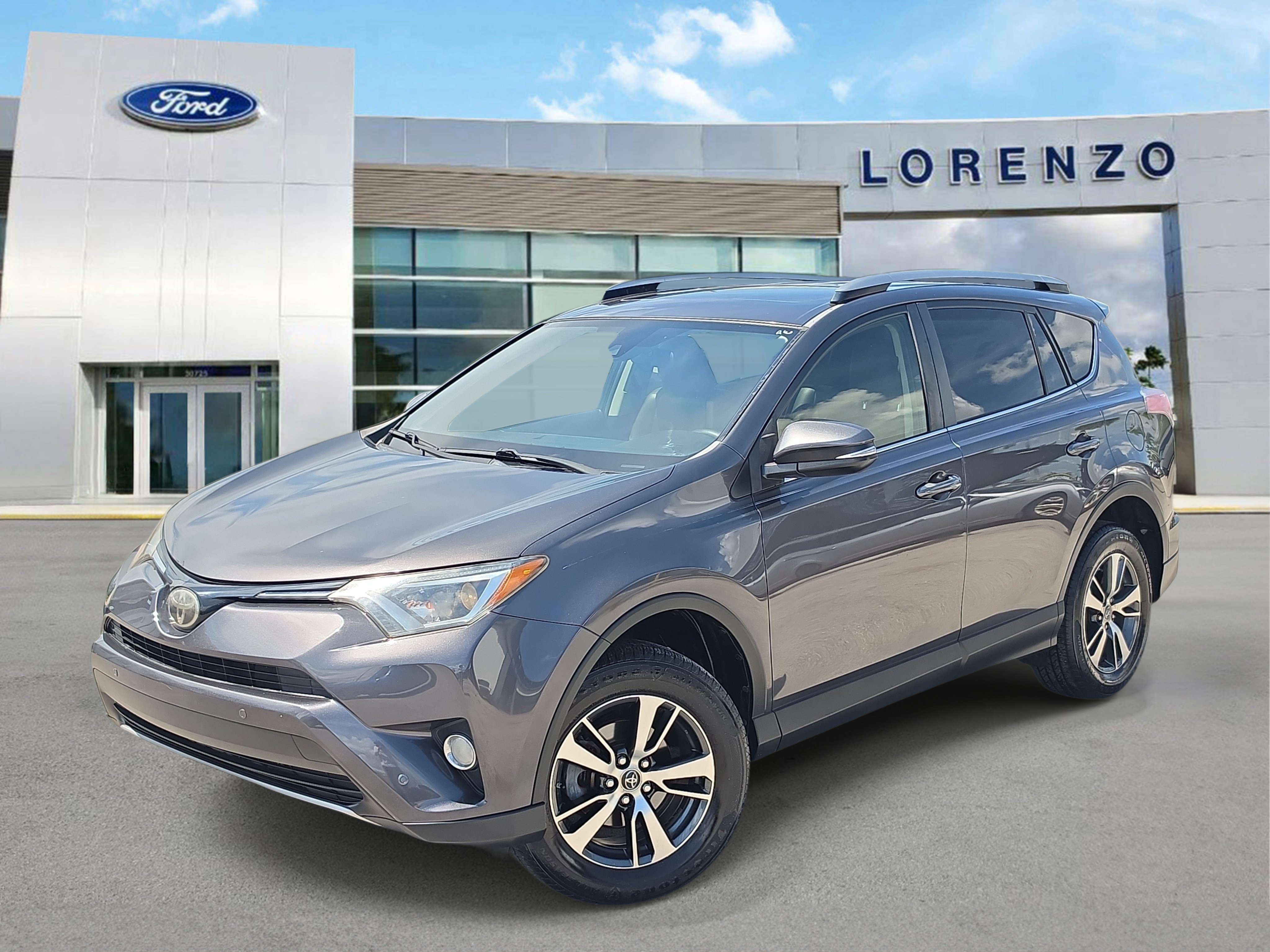 Used 2017 Toyota RAV4 XLE FWD image 1