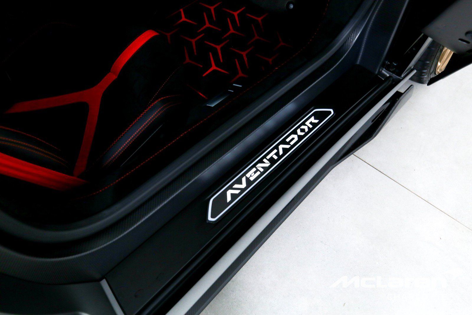 Used 2020 Lamborghini Aventador SVJ AWD/4WD image 22