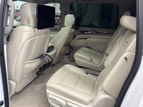 Used 2021 Cadillac Escalade ESV Sport Platinum AWD/4WD image 6