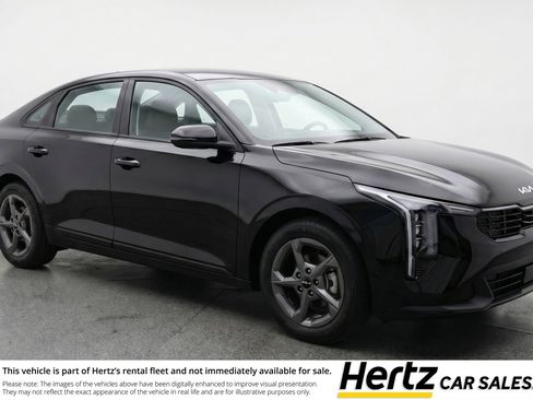 Used 2025 Kia K4 LXS image 1