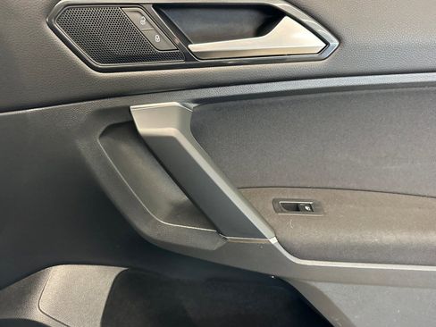 Used 2018 Volkswagen Tiguan S w/ 3rd Row Seat Package AWD/4WD image 21
