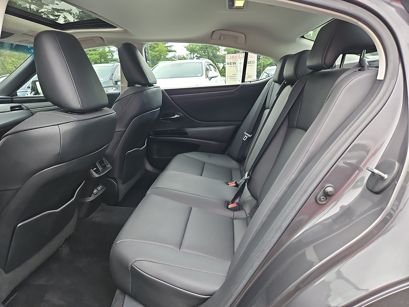 Used 2022 Lexus ES 350 w/ Premium Package FWD image 12
