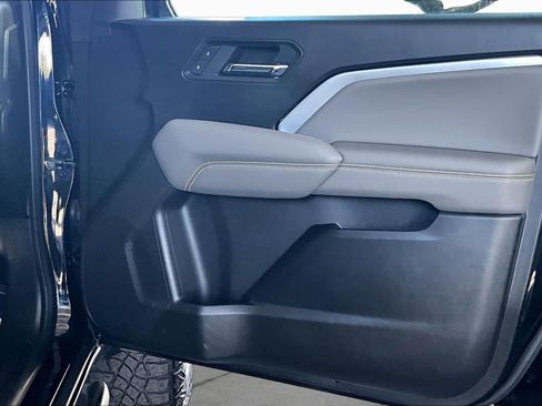 Used 2024 Chevrolet Colorado ZR2 w/ ZR2 Convenience Package III AWD/4WD image 23