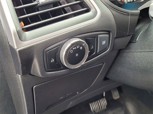 Used 2024 Ford Edge SE w/ Black Appearance Package image 17