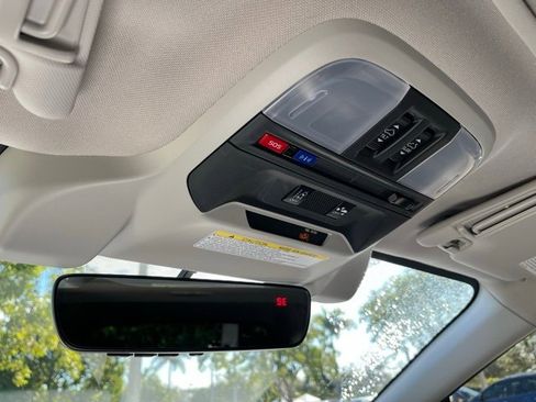 Used 2023 Subaru Crosstrek 2.0i Premium image 9