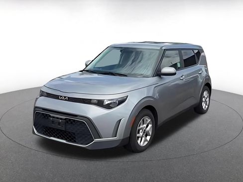Used 2023 Kia Soul LX w/ Option Group 015 FWD image 8