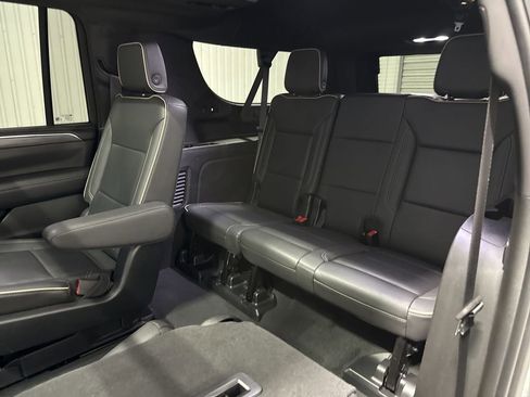Used 2023 GMC Yukon XL SLT w/ SLT Premium Package RWD image 26