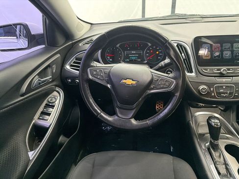 Used 2017 Chevrolet Malibu LT image 21