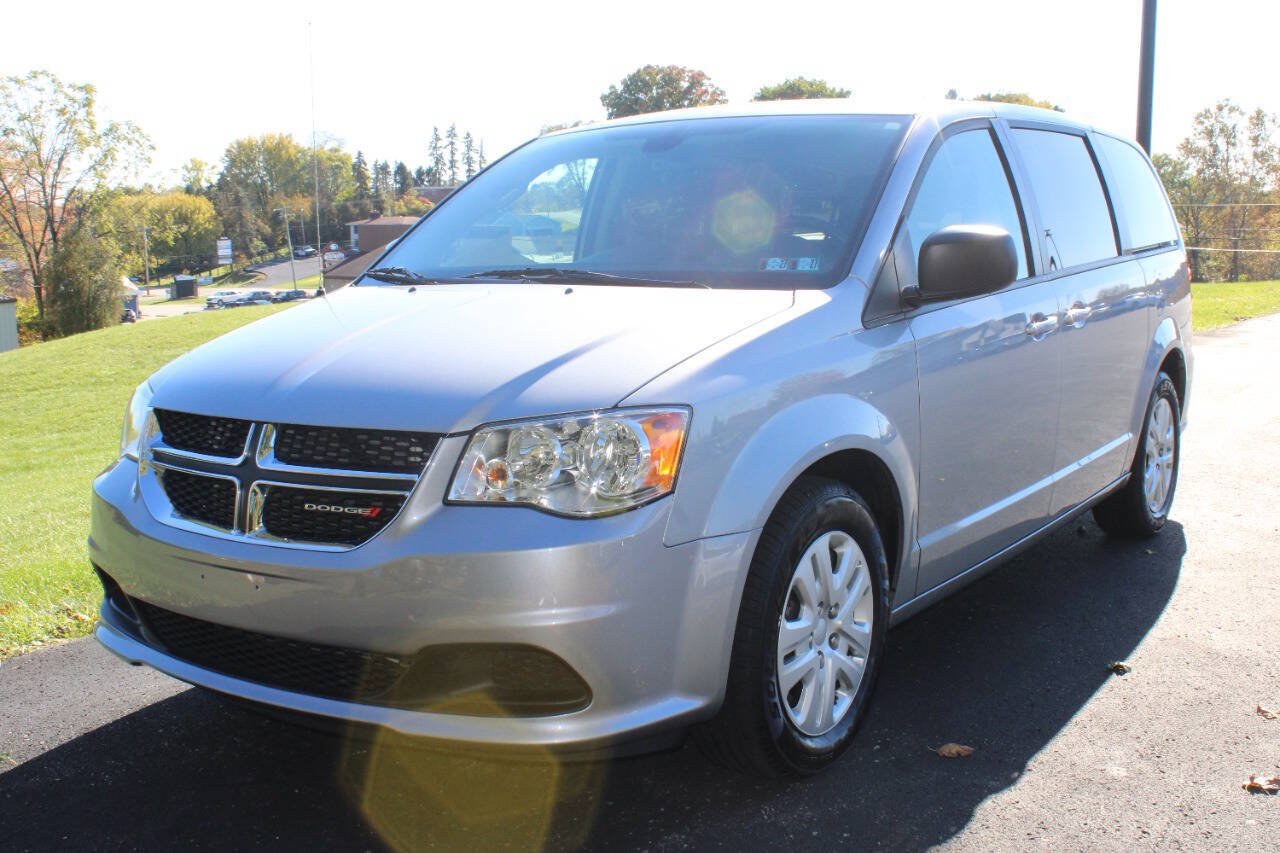 Used 2018 Dodge Grand Caravan SE w/ UConnect Hands-Free Group FWD image 3