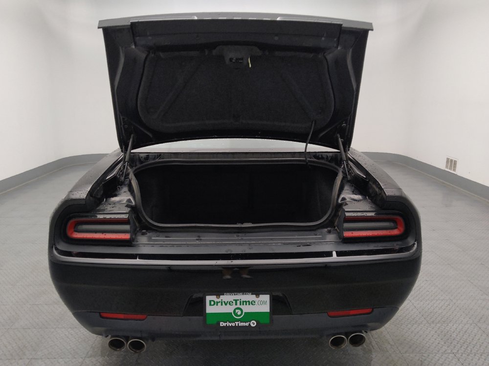 Used 2017 Dodge Challenger SXT RWD image 29