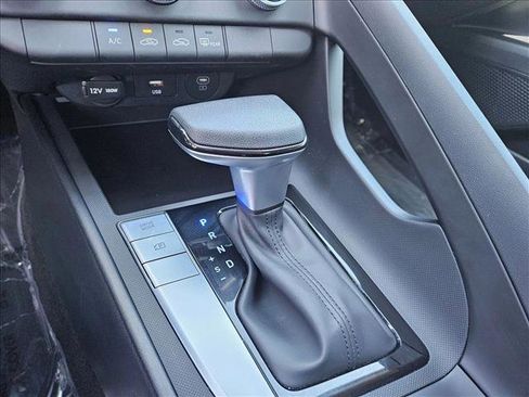 Used 2025 Hyundai Elantra SE image 16