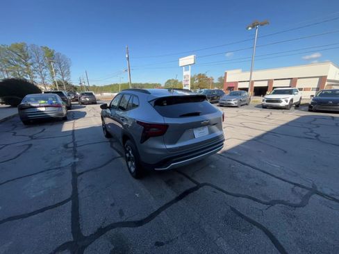 Used 2025 Chevrolet Trax LT image 16