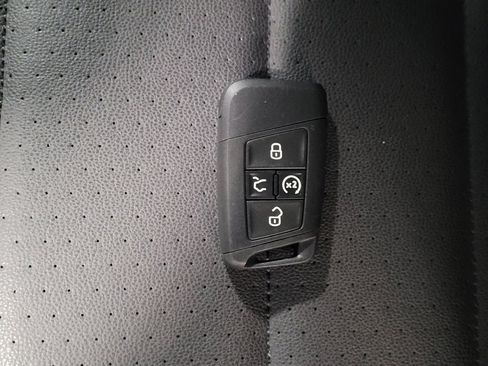 Used 2024 Volkswagen Jetta SE image 32