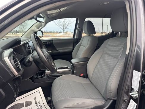 Used 2021 Toyota Tacoma TRD Sport image 14