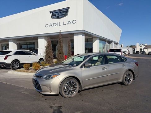 Used 2018 Toyota Avalon XLE Premium image 1