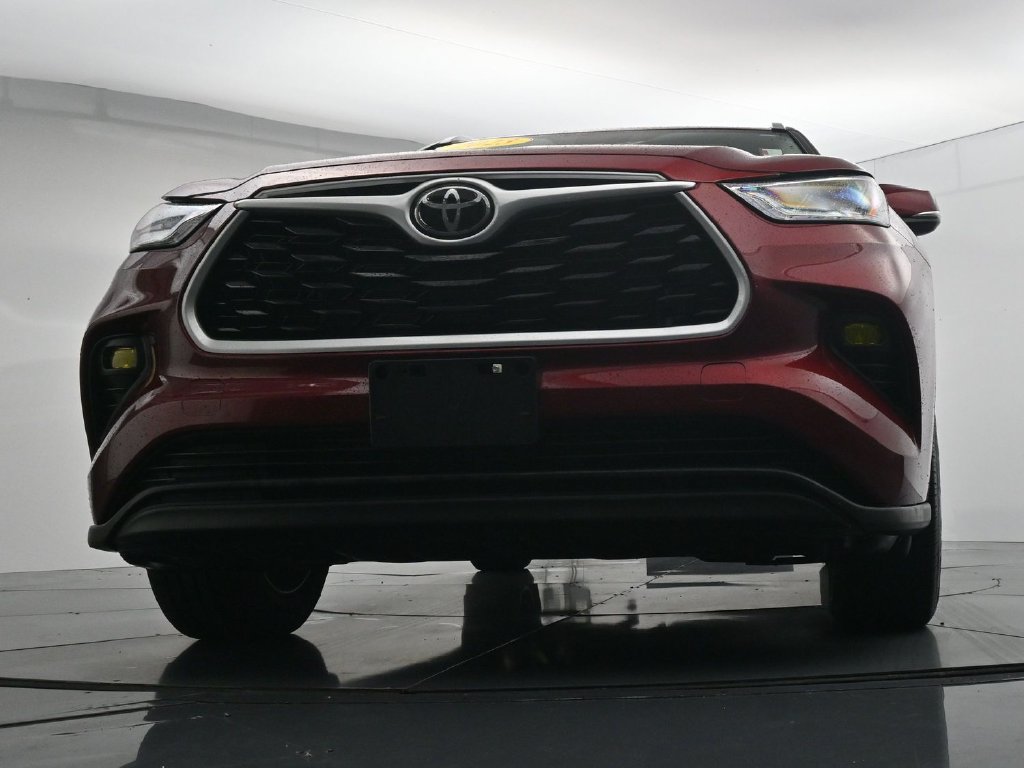 Used 2023 Toyota Highlander XLE AWD/4WD image 33